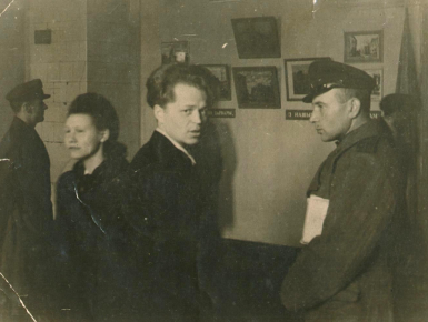 Художник-оформитель А.С. Бархатков, 1944 г. Художник-оформитель А.С. Бархатков, 1944 г..jpg