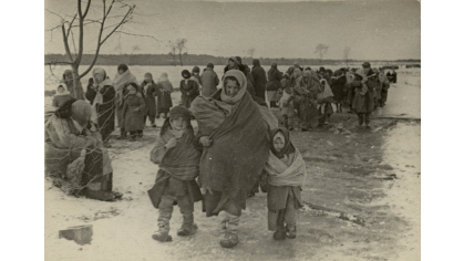 Узники концентрационного лагеря «Озаричи» после освобождения Красной Армией.