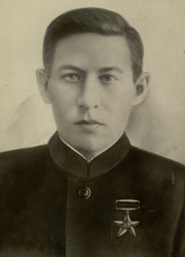 Фотопортрет Героя Советского Союза Михаила Артемьевича Бухтуева. [1940–1944 годы]. Из фондов БГМИВОВ.jpg