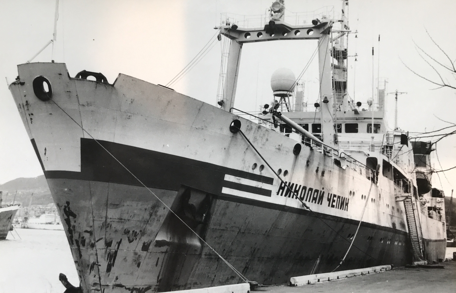 9 - Траулер им. Чепика в порту Находки..JPG