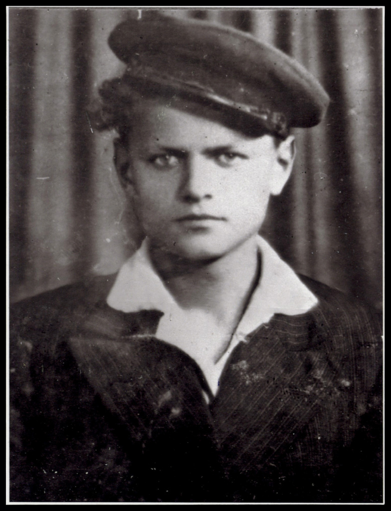 3. Фотография М.Н. Лошнеца (из фондов БГМИВОВ).jpg