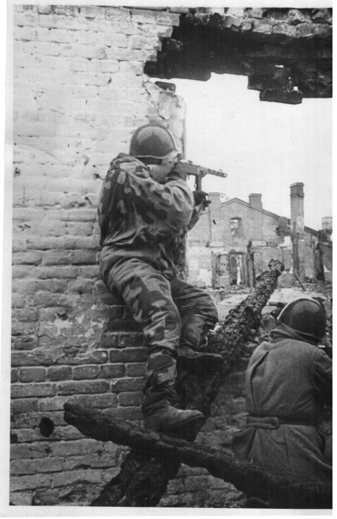 Фото 2. Бои на улицах Гомеля. Ноябрь 1943 г..jpg