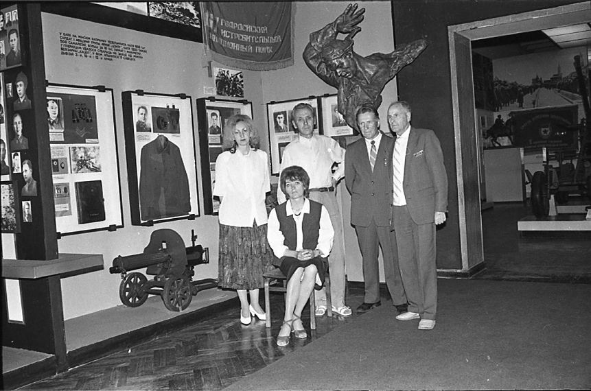 Обсуждение планов по усовершенствованию экспозиции «Оборона Минска». Сотрудники отдела военно-фронтовой истории..jpg