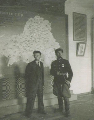 В экспозиции музея Романов и Перегудов. 1945 г..jpg